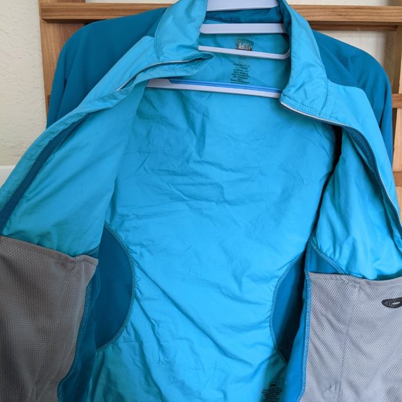 Light REI Midlayer with Reflective details - Picture 5 of 9